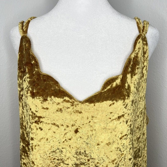 Umgee Yellow Gold Crushed Velvet Sleeveless Scalloped V-Neck Tank Top Sz L NWT - Picture 4 of 12